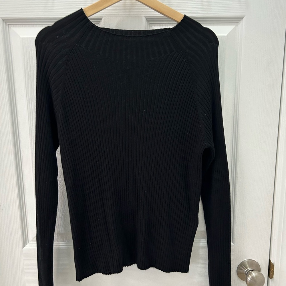 Hooked Up by IOT Black Ribbed Knit Top